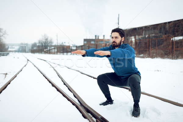 Stockfoto: Winter · training · actief · jonge · man · hurken · openbare
