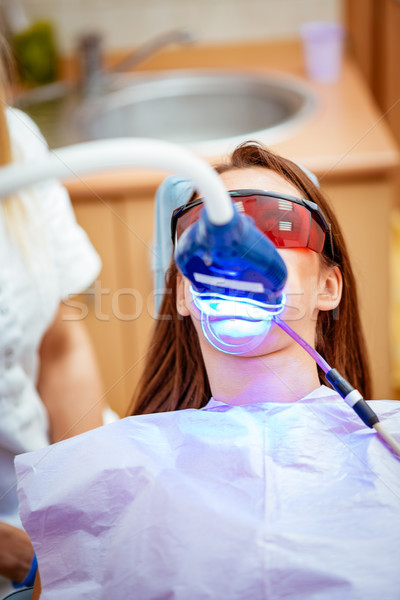 Zdjęcia stock: Laserowe · wybielanie · zębów · piękna · młoda · kobieta · wizyta