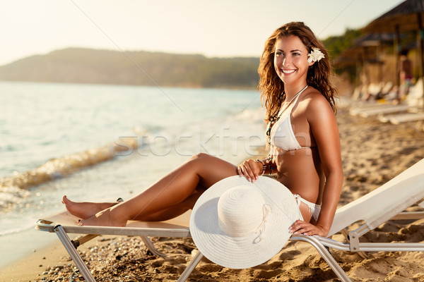 Kobieta plaży piękna młoda kobieta solarium Zdjęcia stock © MilanMarkovic78