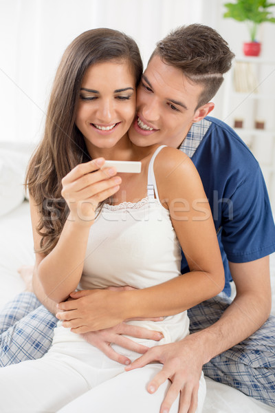 Boldog pár terhességi teszt fiatal nő ül ágy Stock fotó © MilanMarkovic78