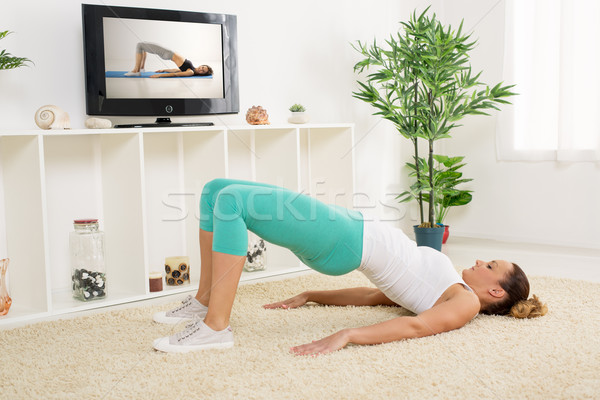 Stock fotó: Fitnessz · nő · gyönyörű · fiatal · nő · testmozgás · otthon · utasítások