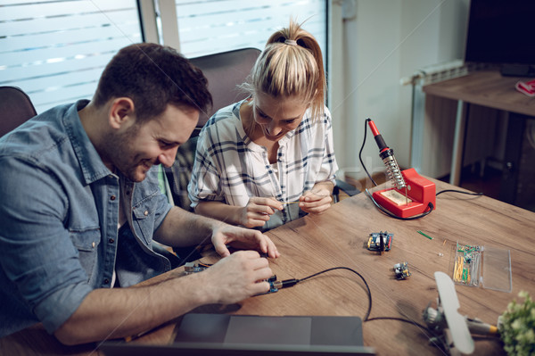 Stock foto: Ingenieure · arbeiten · Platine · Mann · helfen