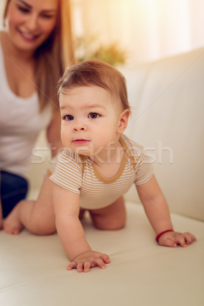 Bonitinho bebê menino belo rastejar cama Foto stock © MilanMarkovic78