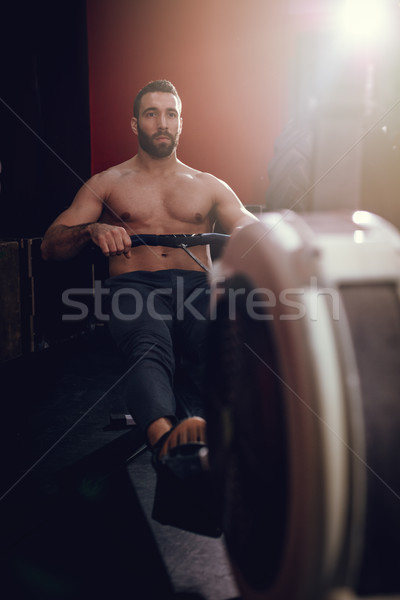 Evezés edzés tornaterem jóképű férfi húz gép Stock fotó © MilanMarkovic78