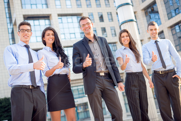 Bem sucedido equipe de negócios jovem em pé fora prédio comercial Foto stock © MilanMarkovic78