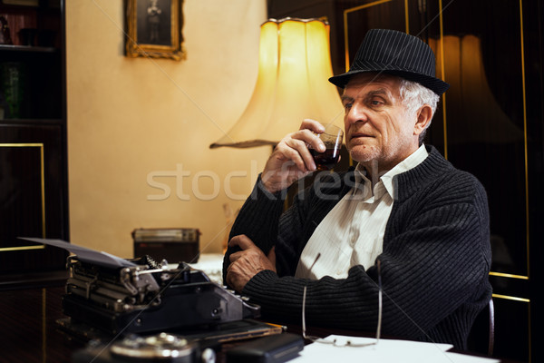 [[stock_photo]]: Rétro · supérieurs · homme · écrivain · verre · whiskey