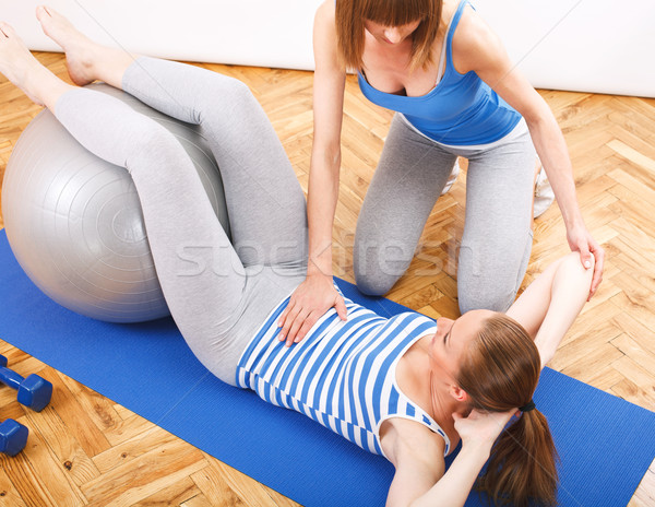 Személyi edző fiatal fitnessz nő testmozgás nő gyomor Stock fotó © MilanMarkovic78