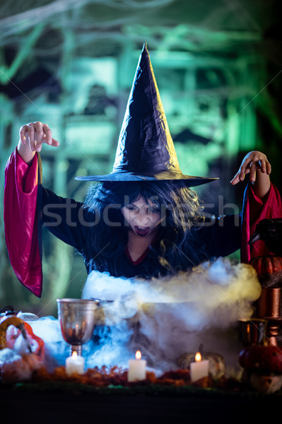 Giovani strega cottura magia faccia raccapricciante Foto d'archivio © MilanMarkovic78