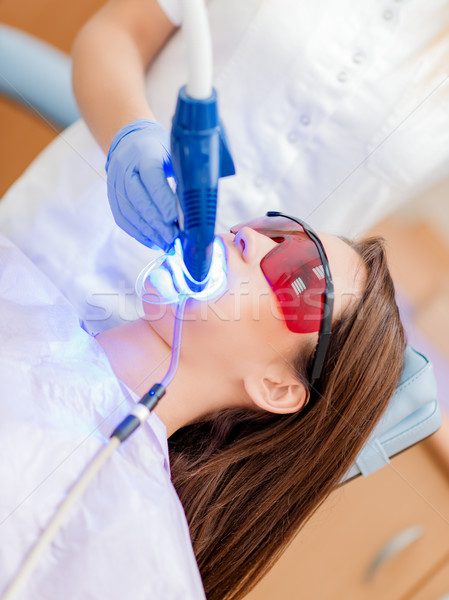 Lézer fogfehérítés gyönyörű fiatal nő látogatás fogorvosi rendelő Stock fotó © MilanMarkovic78