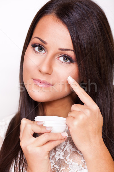 Gyönyörű nő arckrém fiatal kezek nők kozmetika Stock fotó © MilanMarkovic78