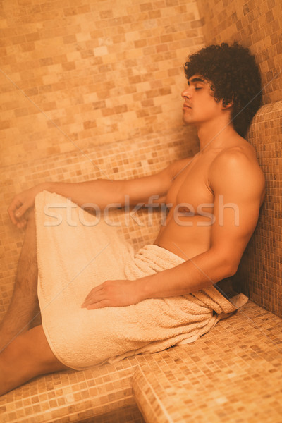 Przystojny mężczyzna spa przystojny młodych muskularny człowiek Zdjęcia stock © MilanMarkovic78