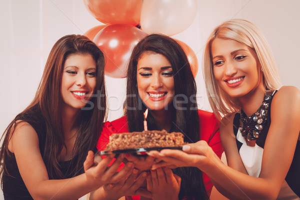 Foto stock: Doce · bolo · de · aniversário · três · atraente · meninas · sorridente