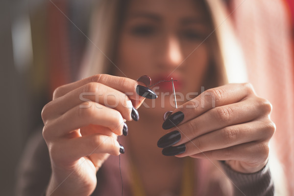 Foto stock: Fio · agulha · feminino · mãos · vintage