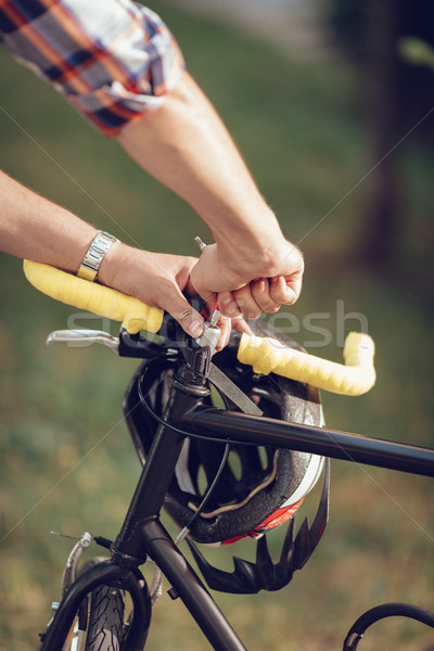 Moto primer plano irreconocible hombre bicicleta Foto stock © MilanMarkovic78