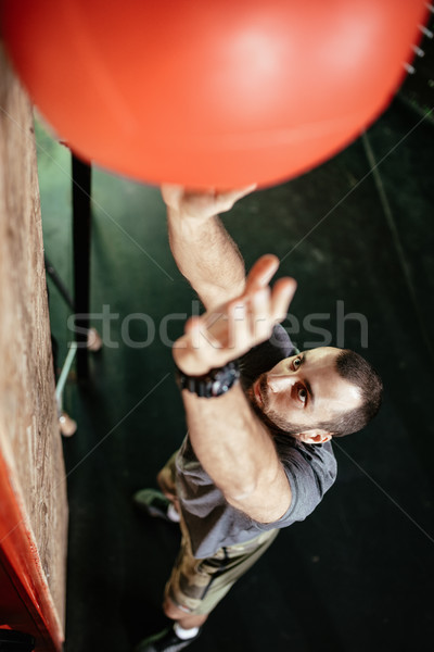 Para cima desafiar bonito jovem muscular homem Foto stock © MilanMarkovic78