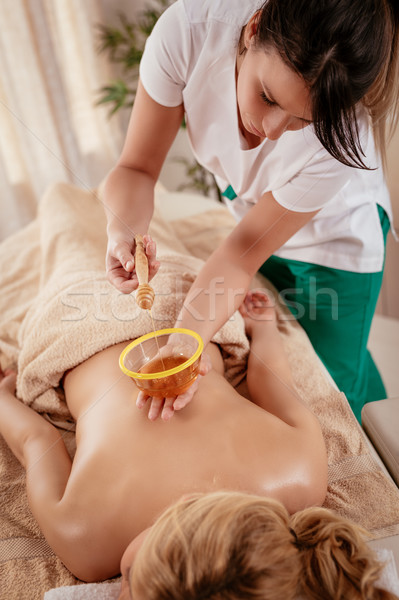 Timp tineri frumos masaj terapeutul Imagine de stoc © MilanMarkovic78