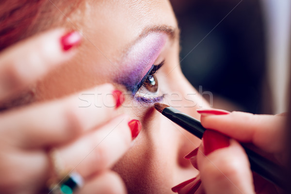 Tökéletes smink sminkmester jelentkezik szemhéjfesték modell Stock fotó © MilanMarkovic78