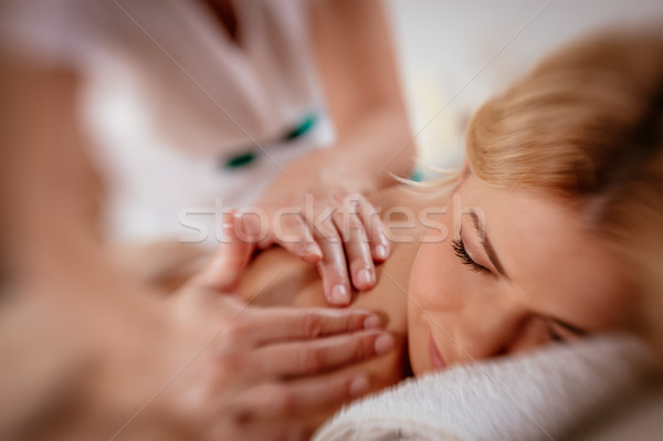 Foto stock: Ombro · massagem · mulher · relaxar · estância · termal