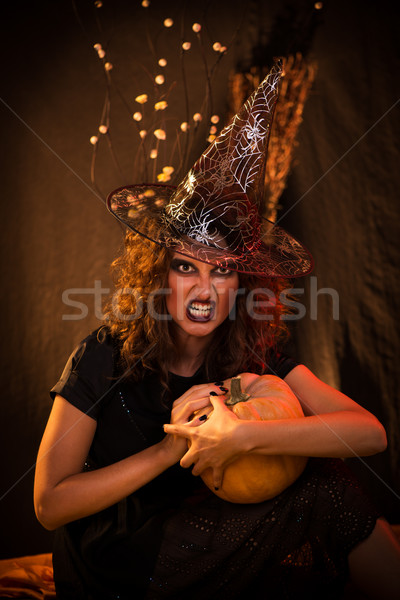 Halloween boszorkány fiatal nő gonosz arc ahogy Stock fotó © MilanMarkovic78