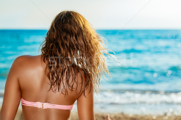 Foto stock: Mulher · praia · belo · mulher · jovem · olhando
