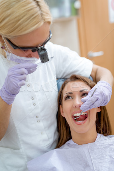 Foto stock: Dental · consulta · belo · jovem · sorrindo · visitar