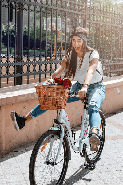 Zdjęcia stock: Nastrój · dzisiaj · szczęśliwy · kobieta · rowerów