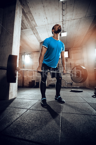 Maison jeunes musculaire homme prêt exercice [[stock_photo]] © MilanMarkovic78