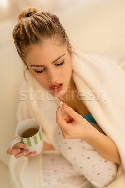 Menina febre belo mulher jovem cobertor Foto stock © MilanMarkovic78