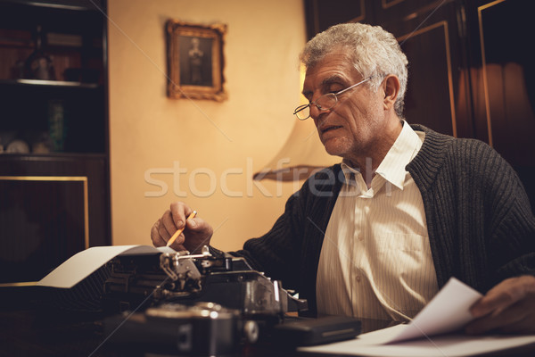 Retro starszy człowiek pisarz okulary farbują Zdjęcia stock © MilanMarkovic78