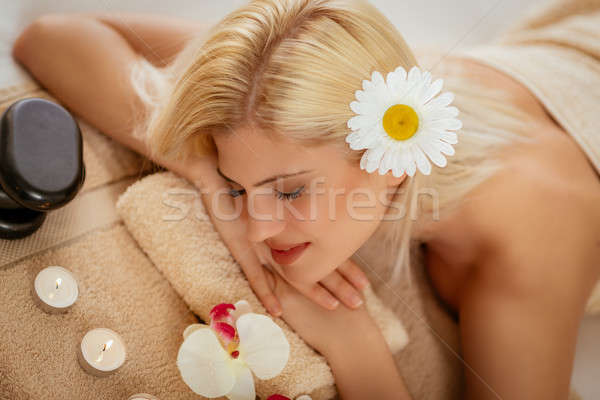Piękna dziewczyna spa centrum cute młoda kobieta Zdjęcia stock © MilanMarkovic78
