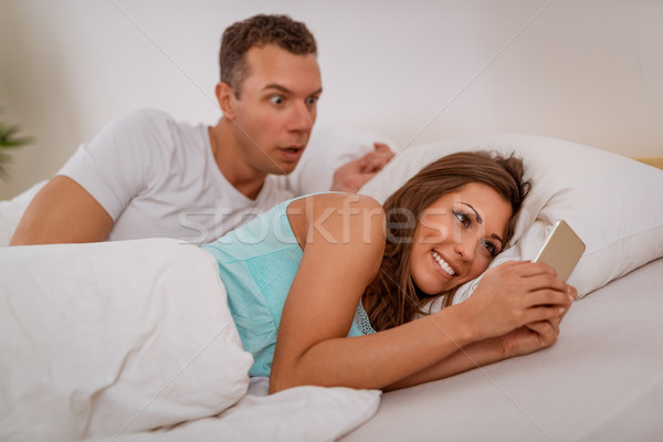 Kıskanç adam eş koca cep telefonu yatak Stok fotoğraf © MilanMarkovic78