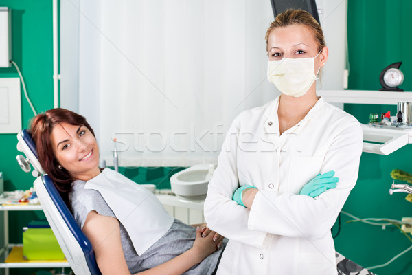 微笑的女人 牙科醫生 病人 陽性 商業照片 © MilanMarkovic78