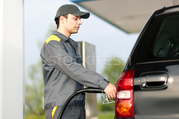 Lächelnd Tankstelle Arbeitnehmer Hand Job Motor Stock foto © Minervastock