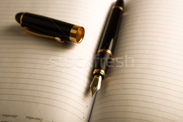 Diario penna stilografica bianco primo piano pen notebook Foto d'archivio © mizar_21984