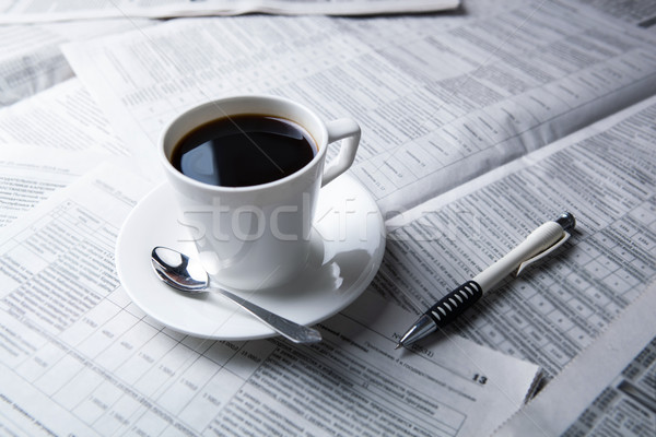Cup caffè giornale bere lavoro lettura Foto d'archivio © mizar_21984