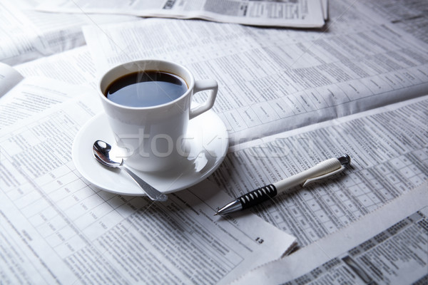 Foto d'archivio: Cup · caffè · giornale · bere · lavoro · lettura