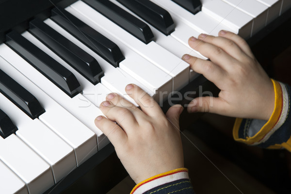 Mains peu garçon touches de piano enfant [[stock_photo]] © mizar_21984