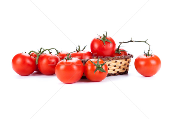 ストックフォト: 赤 · トマト · 小 · バスケット · 白 · 背景