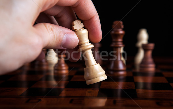 Schach Spiel König bewegen Spieler Hand Stock foto © mizar_21984