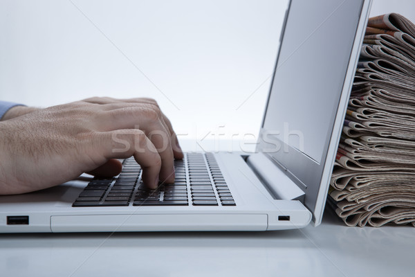 Férfi néz állás internet dolgozik számítógép Stock fotó © mizar_21984