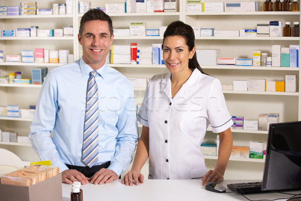 Foto stock: Enfermera · farmacéutico · de · trabajo · farmacia · feliz · médicos