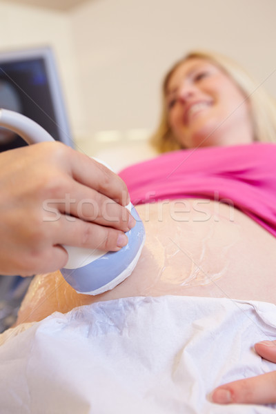 Foto d'archivio: Donna · incinta · ultrasuoni · scansione · medico · donne · felice