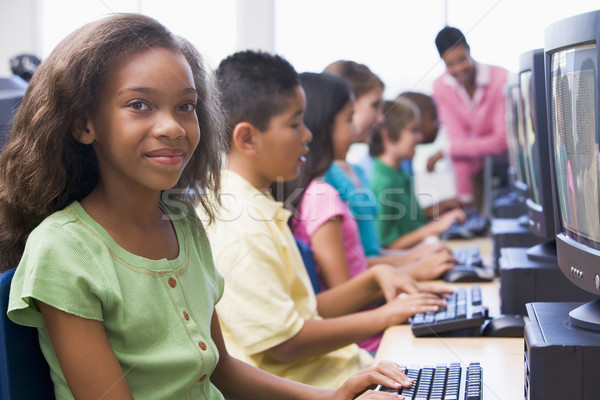 általános iskola számítógép osztály női iskola lány Stock fotó © monkey_business