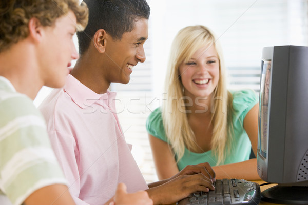 Adolescentes junto Internet amigos grupo Foto stock © monkey_business