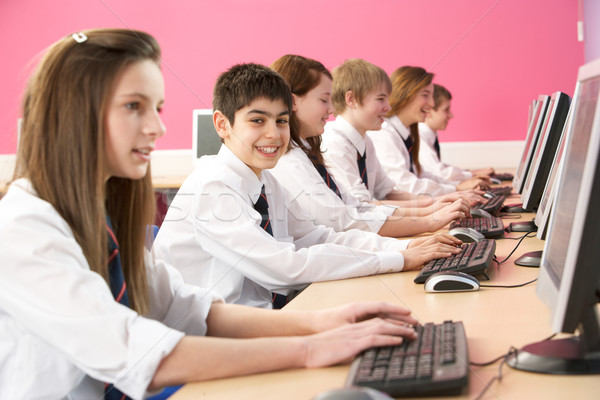 Studenţi clasă Calculatoare sală de clasă fată Imagine de stoc © monkey_business