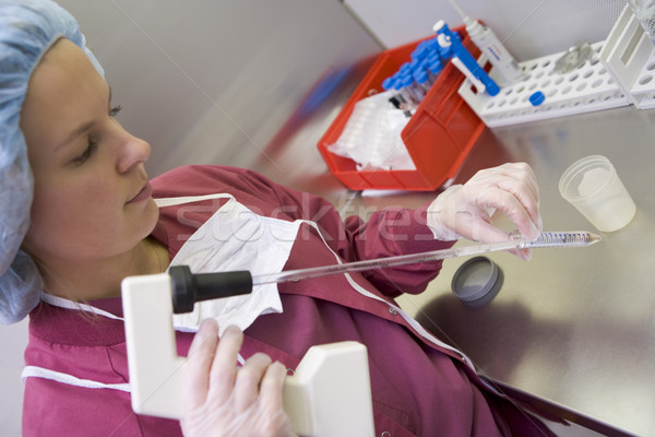 Esantion sperma laborator femeie cercetare culoare Imagine de stoc © monkey_business