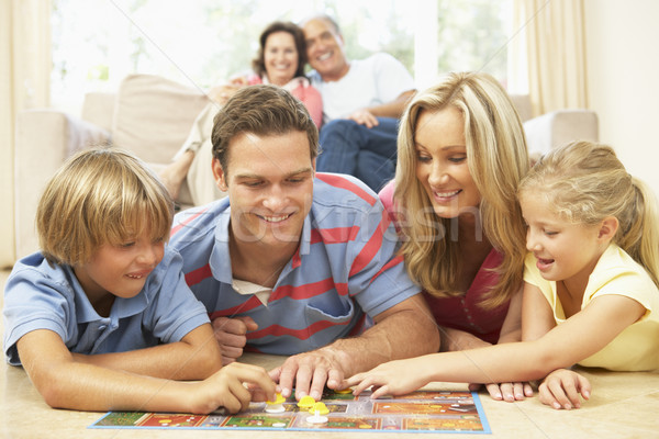 Stock foto: Familie · spielen · Brettspiel · home · Großeltern · beobachten