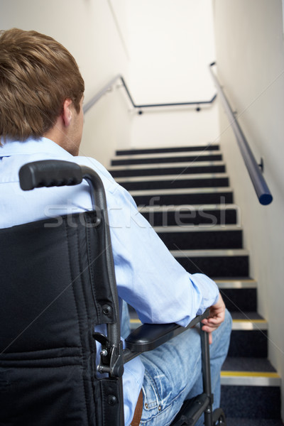 Hombre silla de ruedas pie escaleras persona vuelo Foto stock © monkey_business