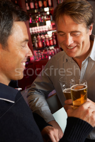 Stockfoto: Twee · mannen · genieten · drinken · samen · bar · gelukkig