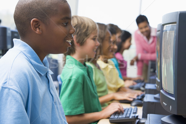 általános iskola számítógép osztály férfi gyerekek gyermek Stock fotó © monkey_business